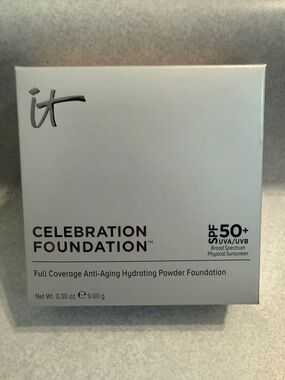 IT cosmetics Celebration Foundation Powder - Light